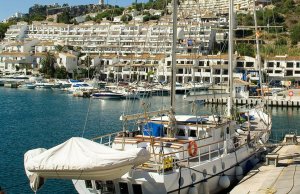 8 x 3.5 Metre Berth/Mooring Marina del Este For Sale